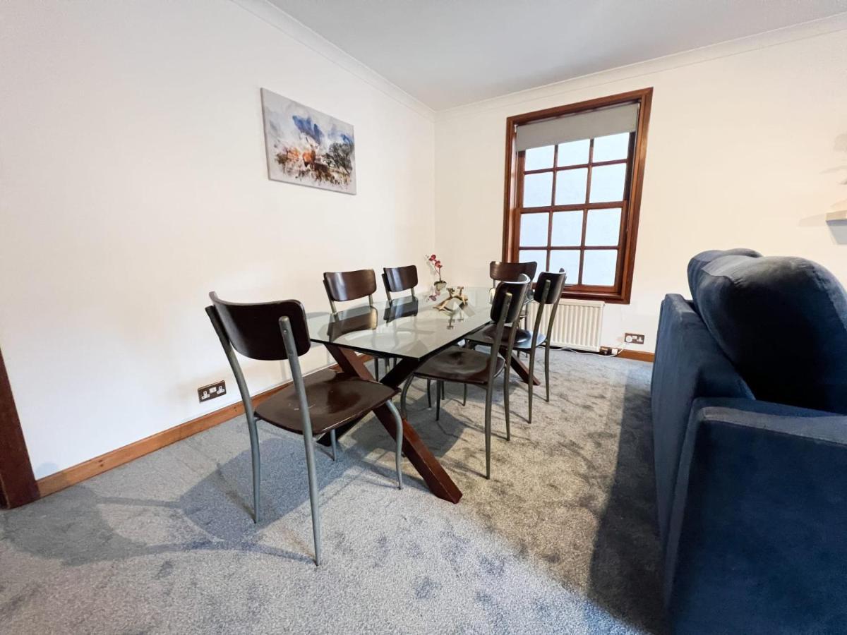 Old Town 2br Flat Royal Mile Sleeps 5 * Edinburgh