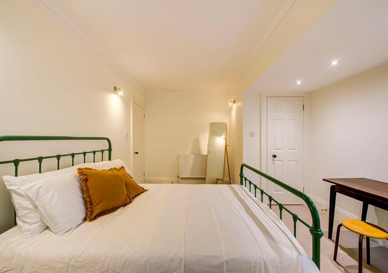 Super Castle Basement Apartment *
