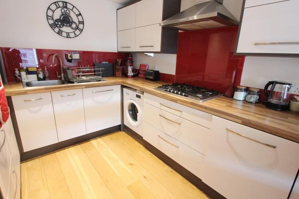 Spacious 2 Bed, 2 Bath -the Shore, Leith Apartment