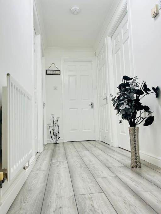 Superb 2 Bedroom With Free Parking *