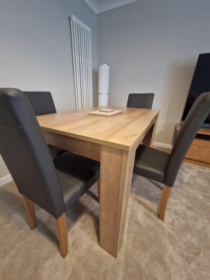 Cosy Roseburn Apartment, - 2 Bedrooms, Free Parking Apartment *
