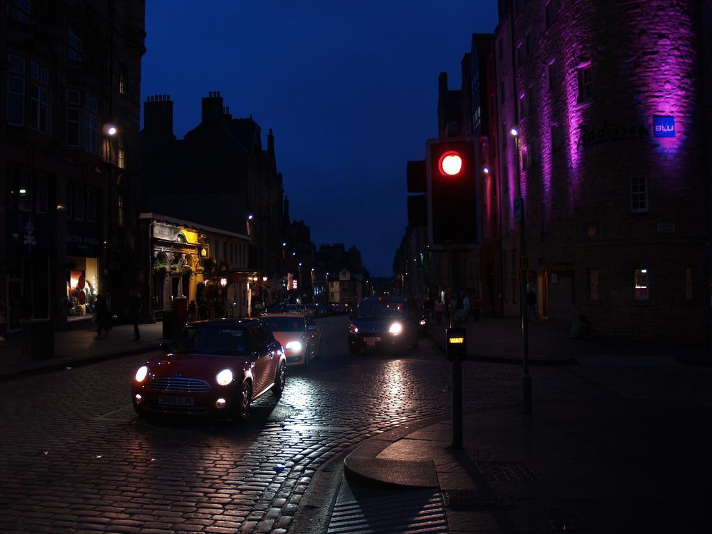 Niddry Street Apartment *