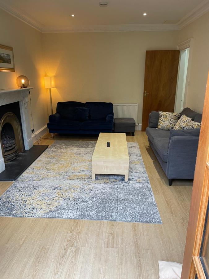 Apartment Fantastic Location 10 Mins To Princes Street- 15 To Royal Mile- Main Door-patio