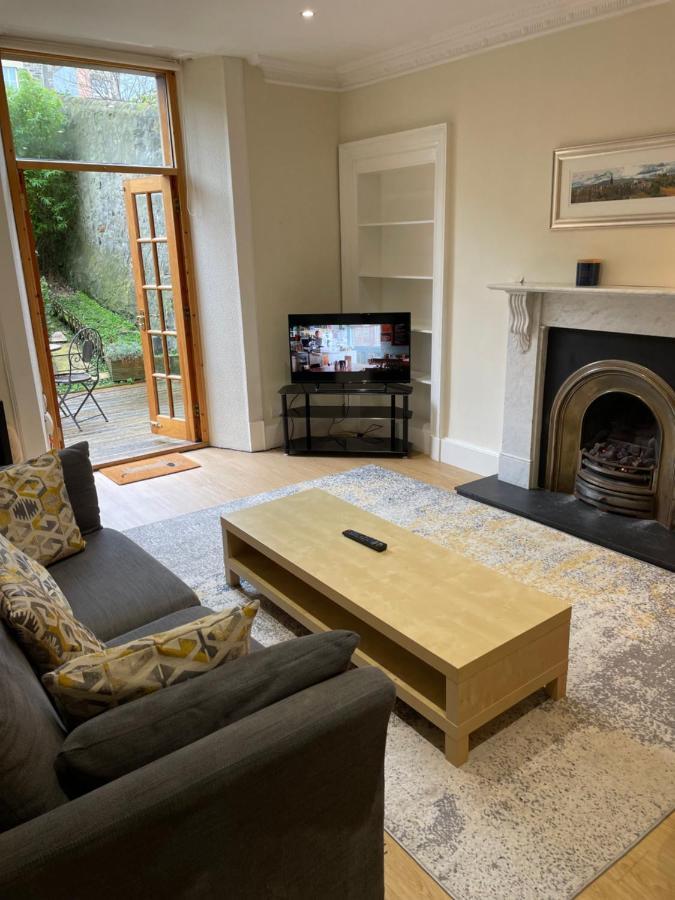 Fantastic Location 10 Mins To Princes Street- 15 To Royal Mile- Main Door-patio