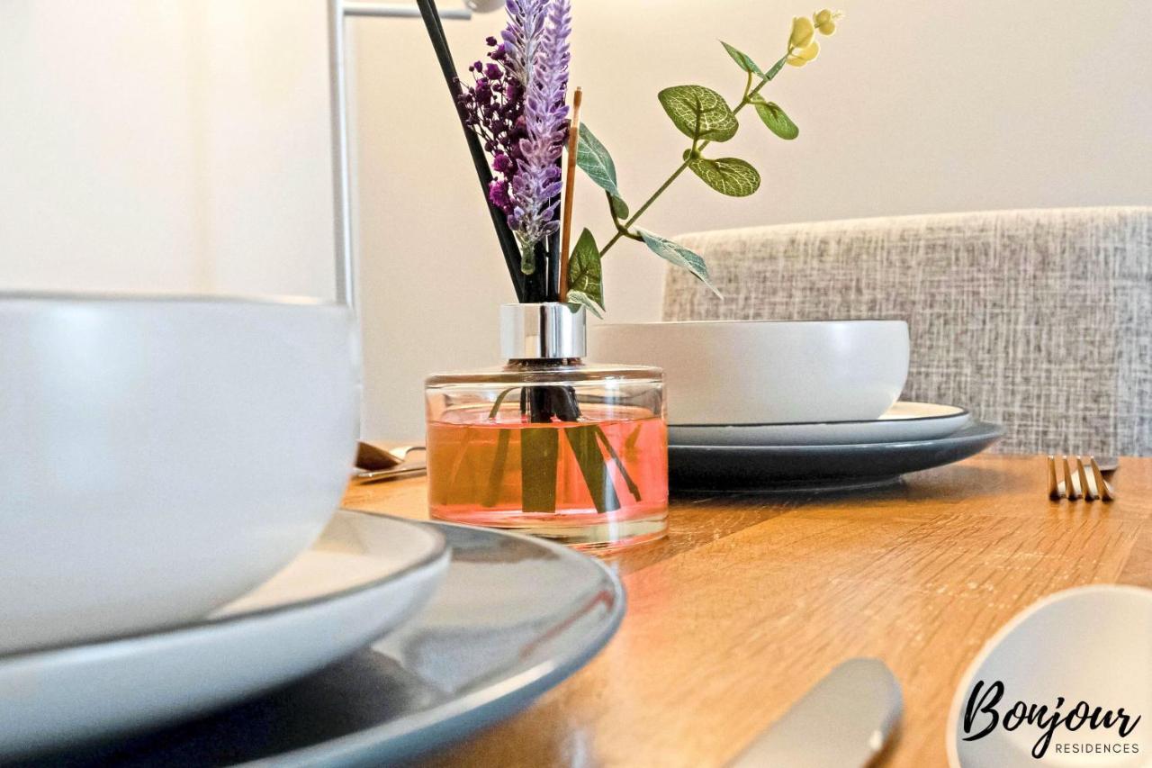 Mabillon - Gorgeous-haymarket, City Centre-free Parking By Bonjour Residences Apartment