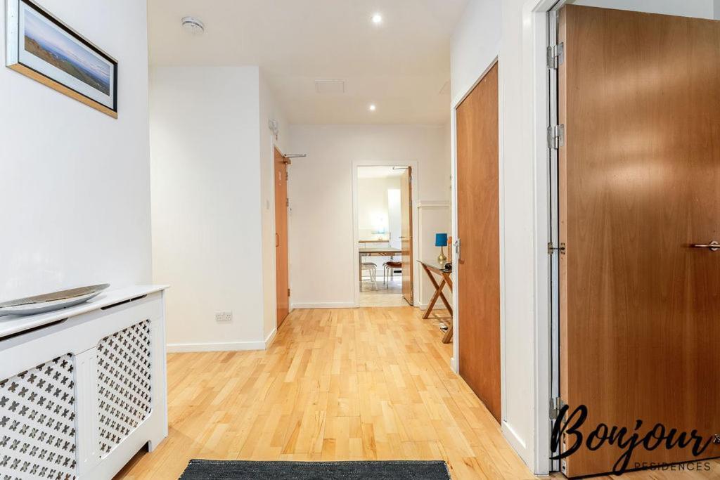 Spacious 2br-1ba - Grassmarket - Free Parking By Bonjour Residences Apartment EDI
