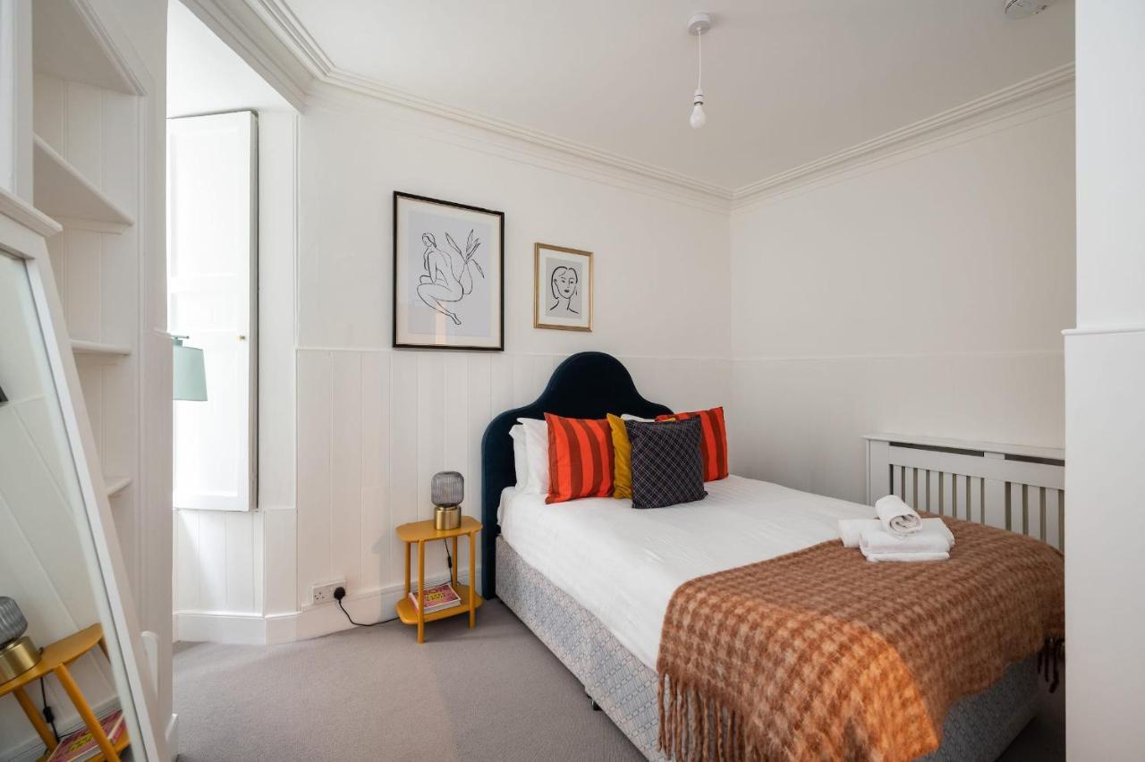 Luxury 3 Bedroom On Edinburgh's Royal Mile Apartment