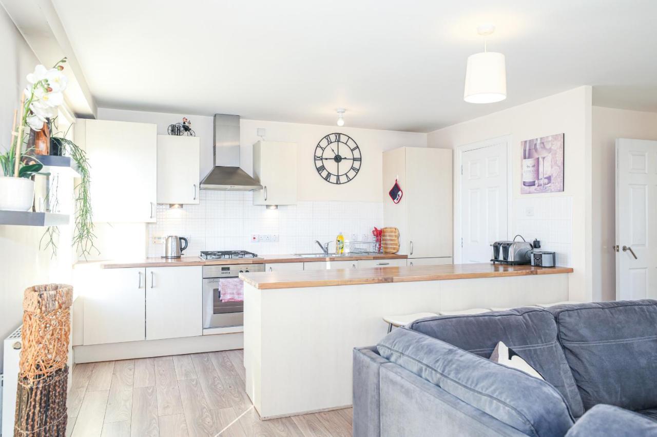 Waterfront Castle View 3 Bed Apartment Edinburgh