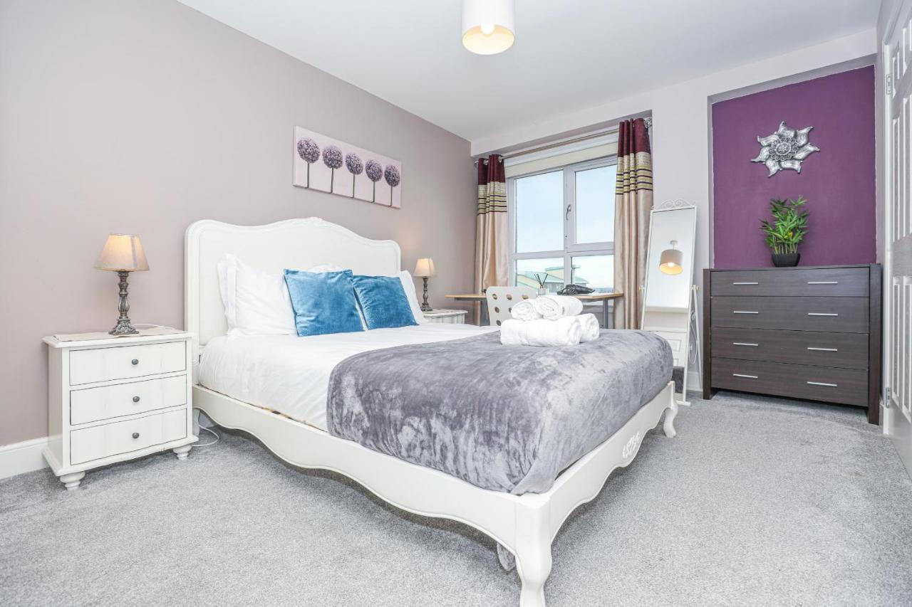 Waterfront Castle View 3 Bed Apartment
