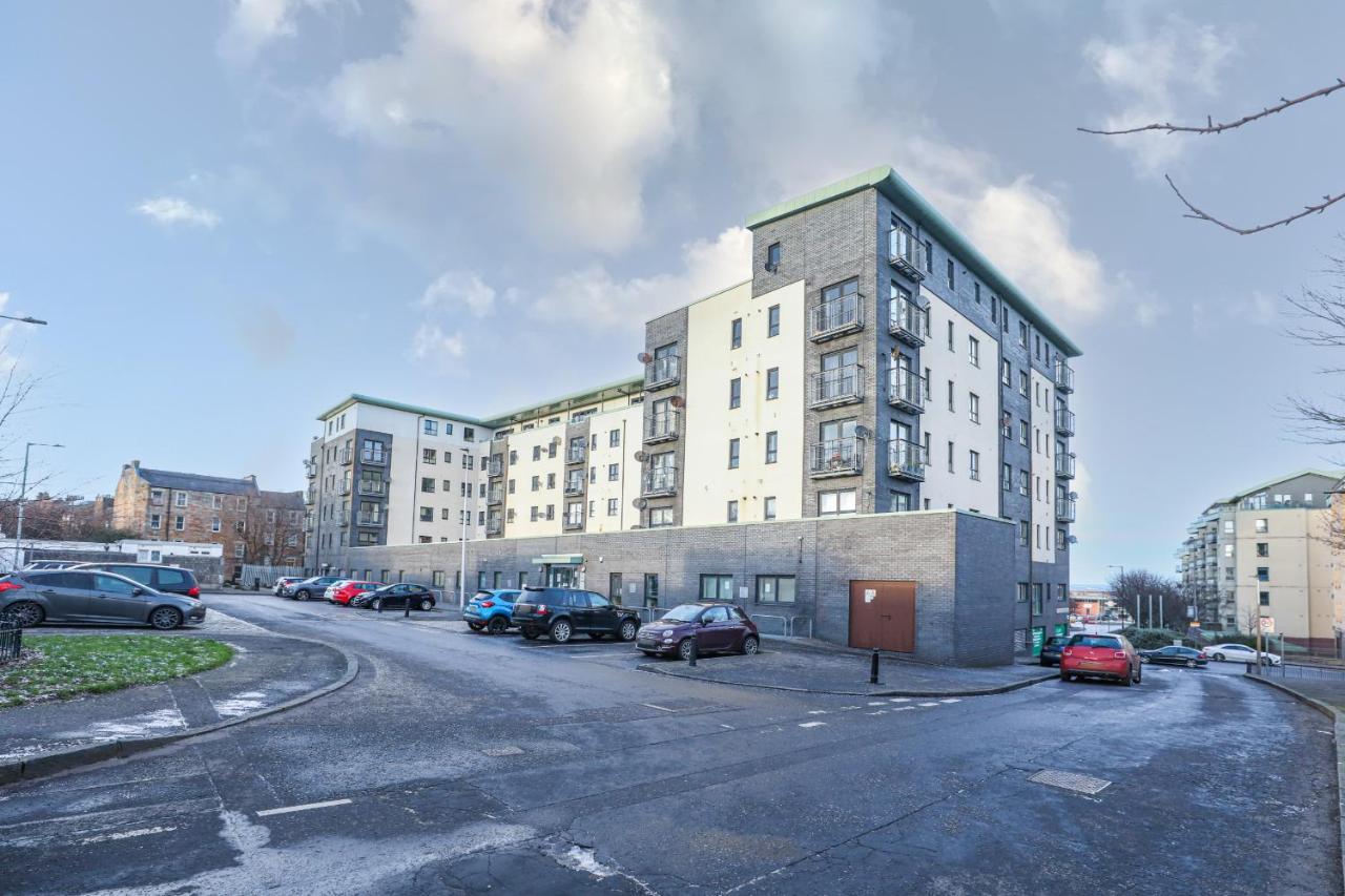 Waterfront Castle View 3 Bed Apartment Edinburgh