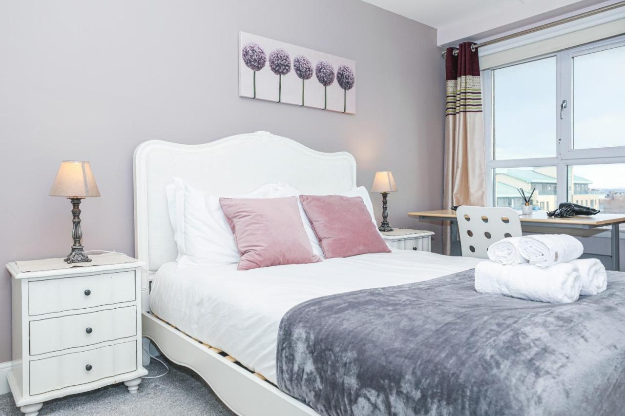 Waterfront Castle View 3 Bed Edinburgh