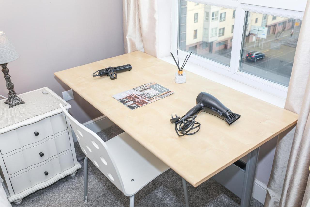 Waterfront Castle View 3 Bed Apartment EDI