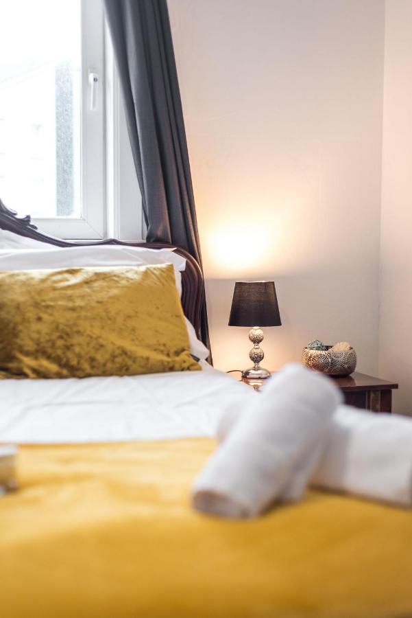 Cosy 2 Bedroom In The Heart Of Apartment *
