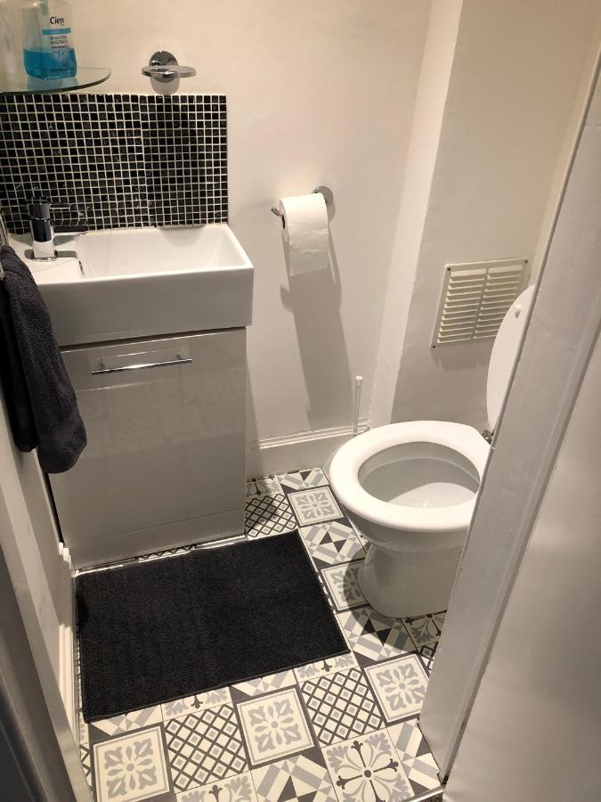 One Bedroom Flat On Ground Floor Apartment *
