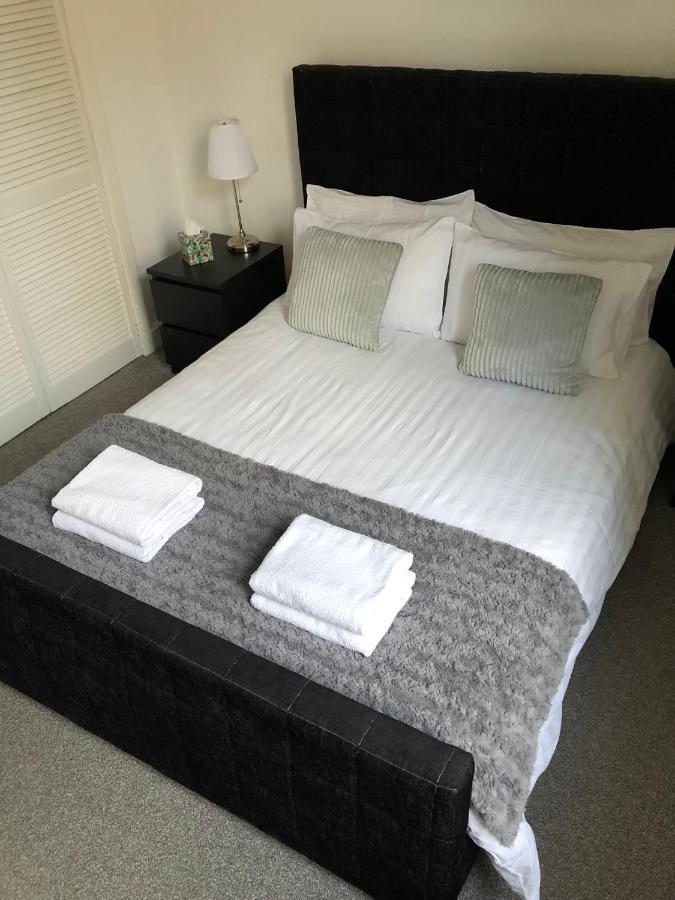 One Bedroom Flat On Ground Floor Apartment *