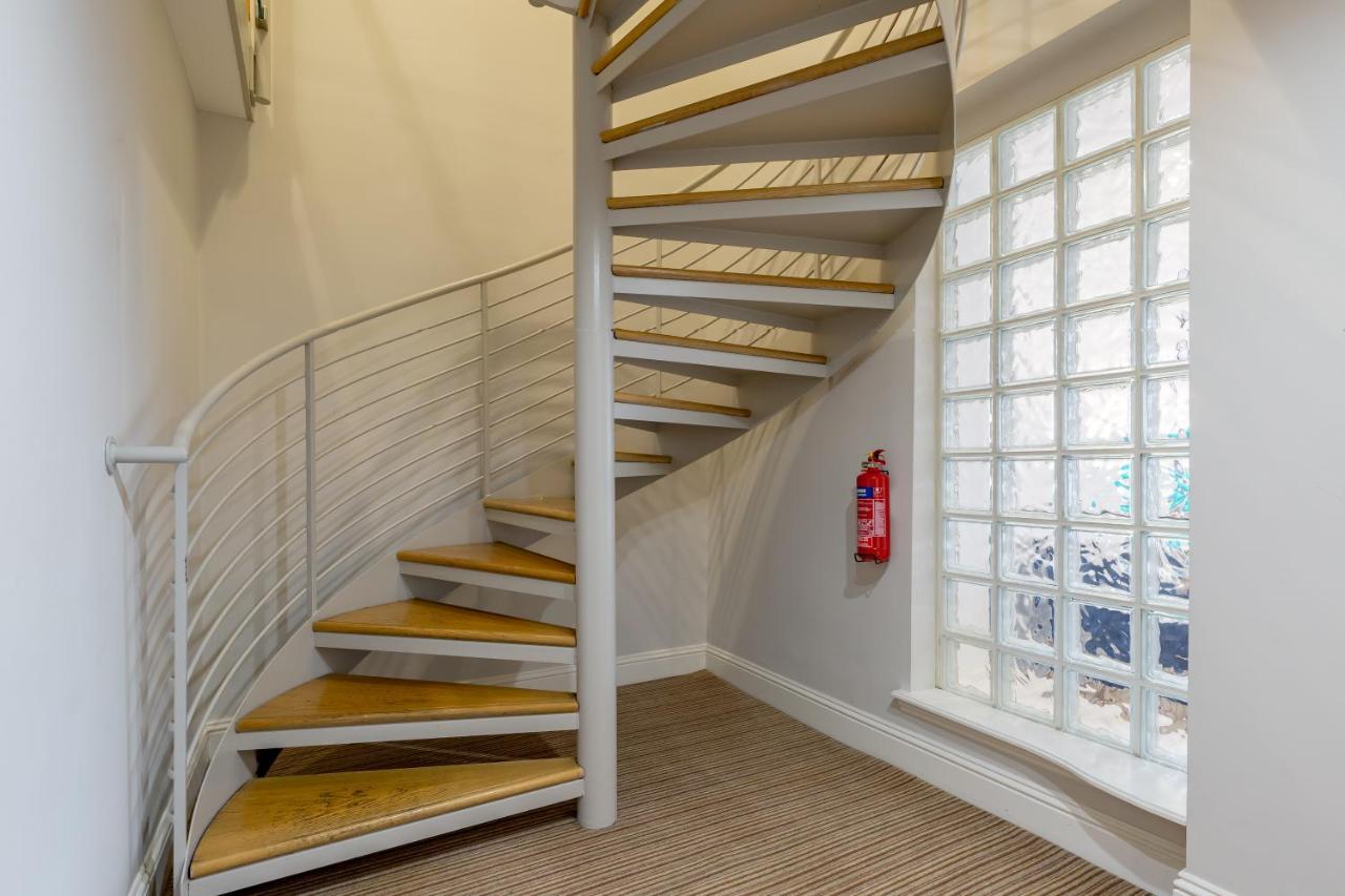 York Place By Destination Apartment *