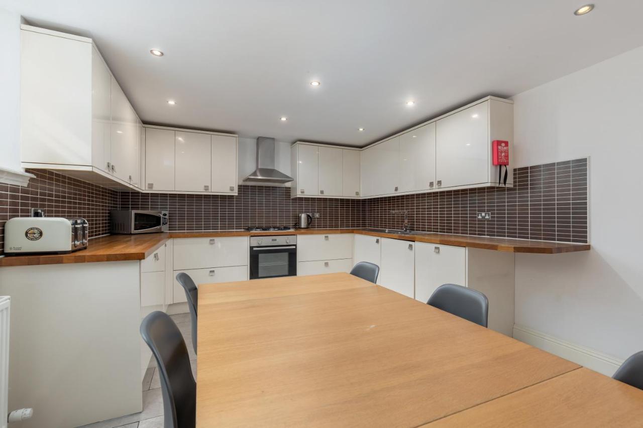 York Place By Destination Apartment