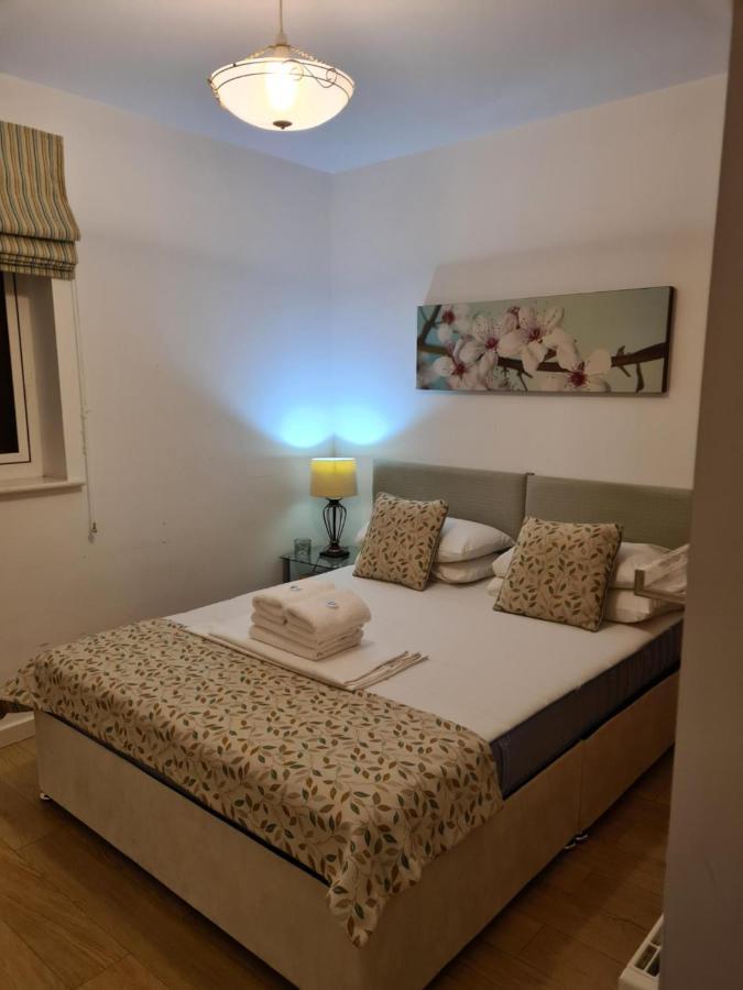 The Park - Holyrood Road With Free Parking Apartment