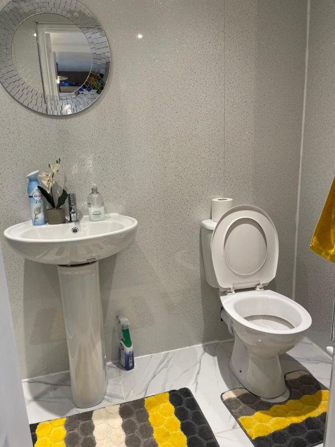 Privatunterkunft One Bedroom In Spacious Bungalow, Free Parking & Private Entrance