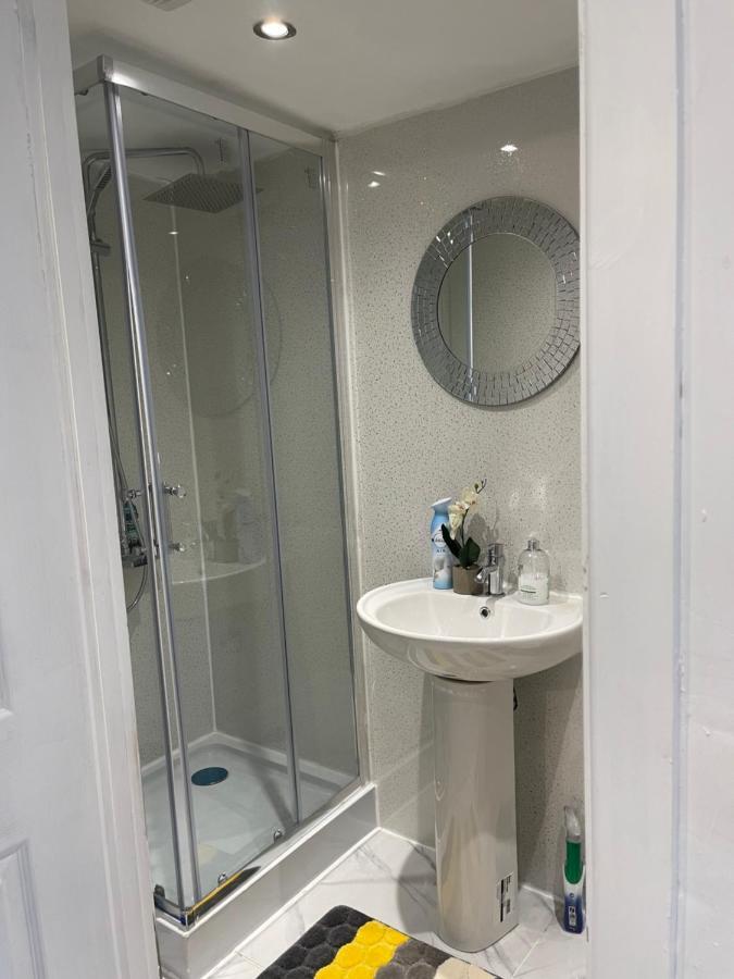 Privatunterkunft One Bedroom In Spacious Bungalow, Free Parking & Private Entrance *
