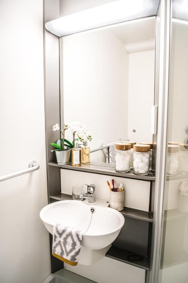 Bright And Ensuite Bedrooms At Mcdonald Road In Edinburgh