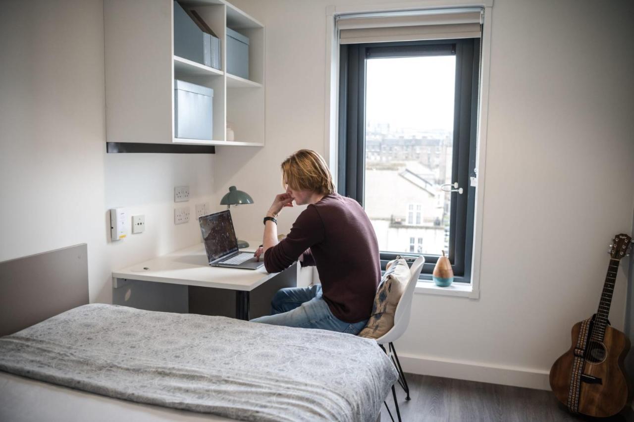 Bright And Ensuite Bedrooms At Mcdonald Road In Apartment Edinburgh
