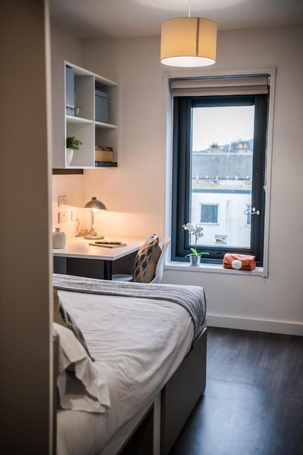 Apartment Bright And Ensuite Bedrooms At Mcdonald Road In Edinburgh
