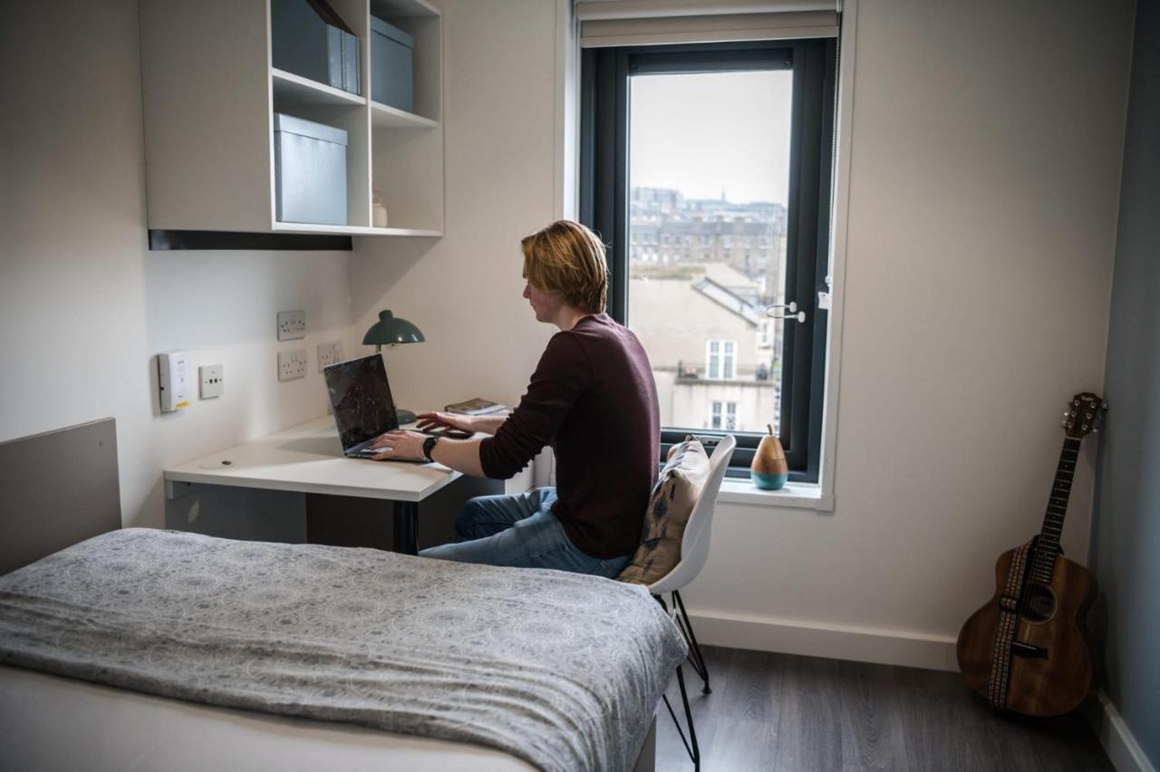 Bright And Ensuite Bedrooms At Mcdonald Road In Apartment