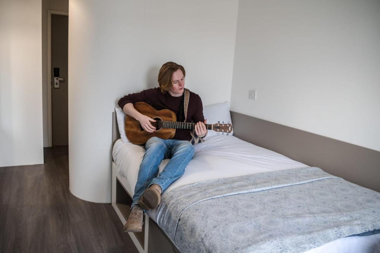 Bright And Ensuite Bedrooms At Mcdonald Road In Apartment