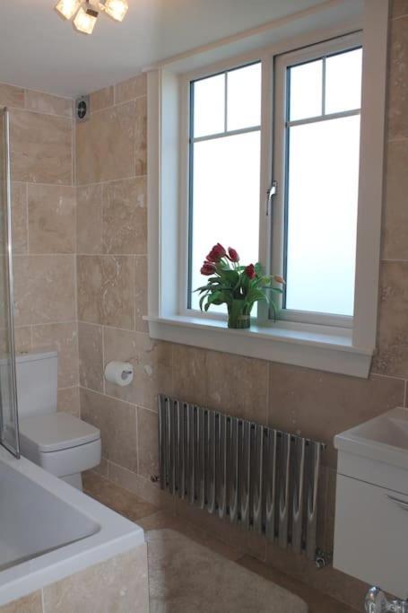 Gorgeous Family 15 Mins From City Centre Villa EDI