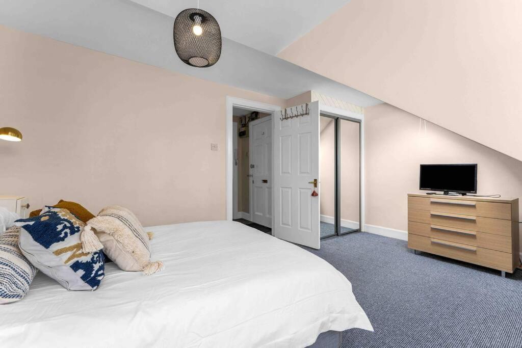 Stylish 1 Bedroom Apartment *