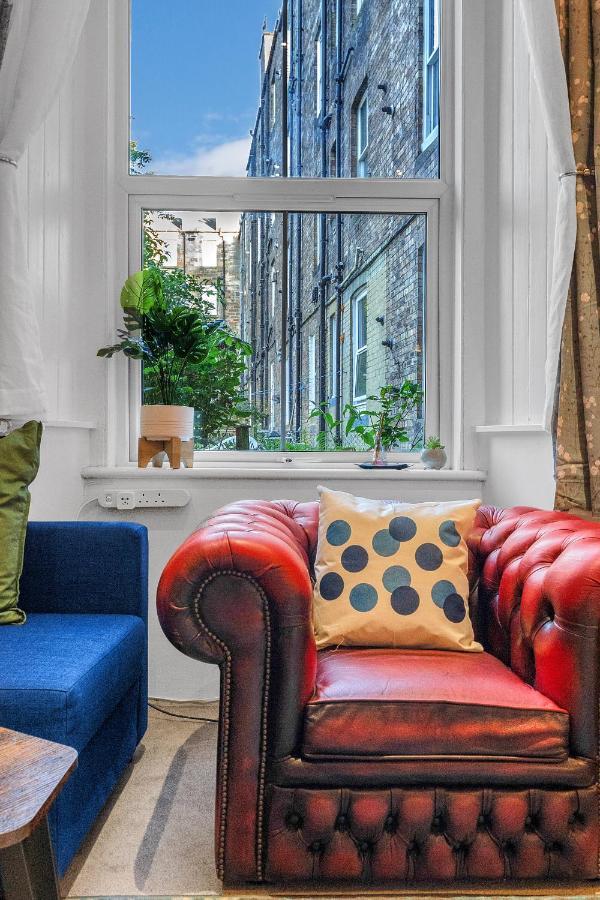 Cheerful Stays: 2 Bedroom Sleeps 6 Apartment *