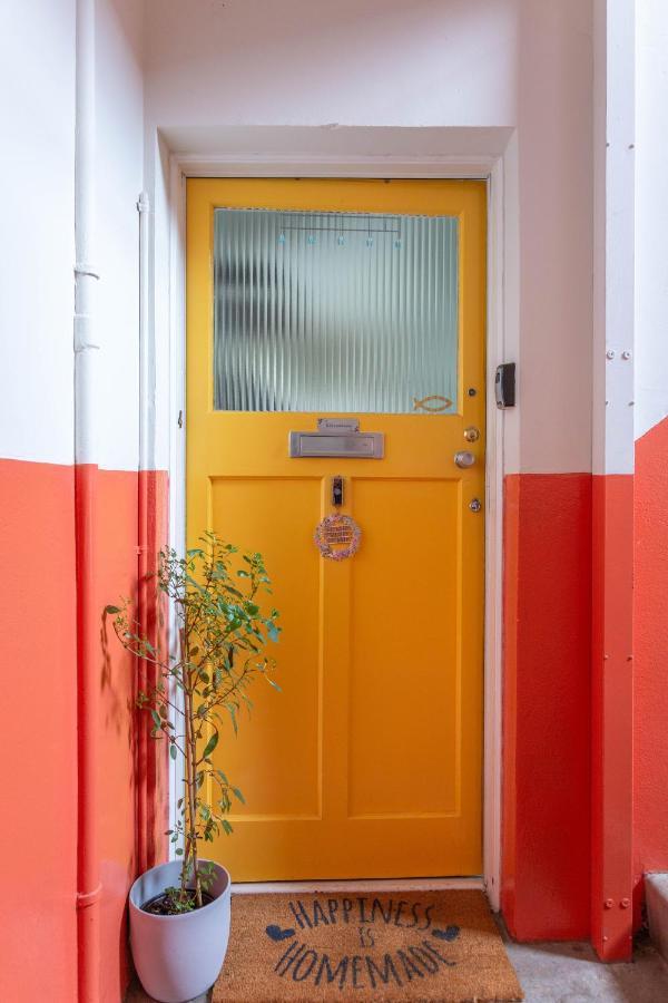 Bright & Spacious Double With Garden View- Close To Airport & Centre Homestay Edinburgh