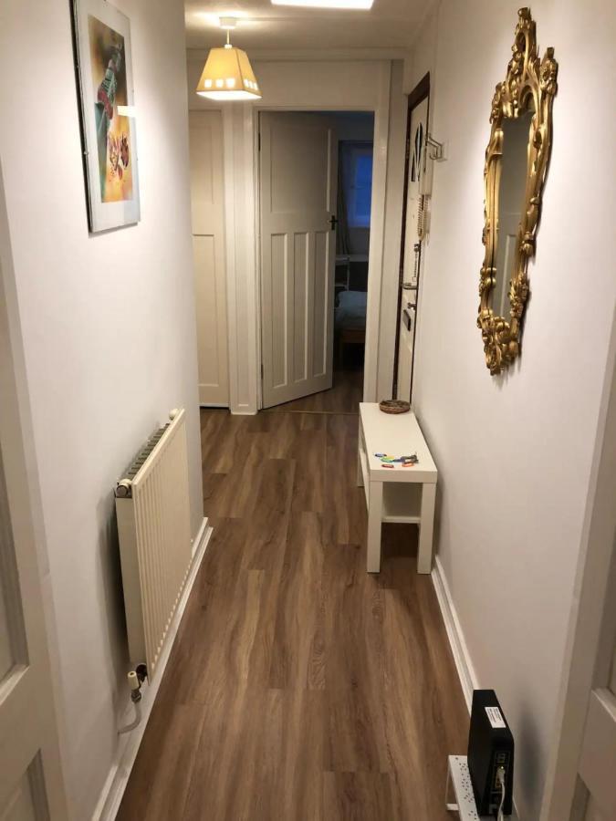 Inviting 1bd Flat In Apartment *