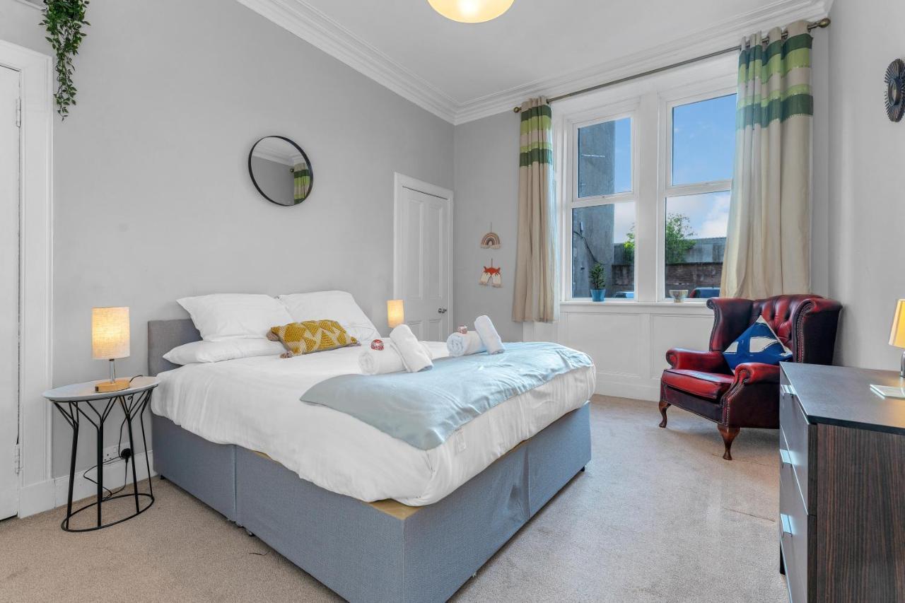 Cheerful Stays: 2 Bedroom Sleeps 6 * Edinburgh