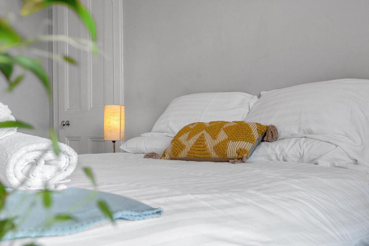 Apartment Cheerful Stays: 2 Bedroom Sleeps 6
