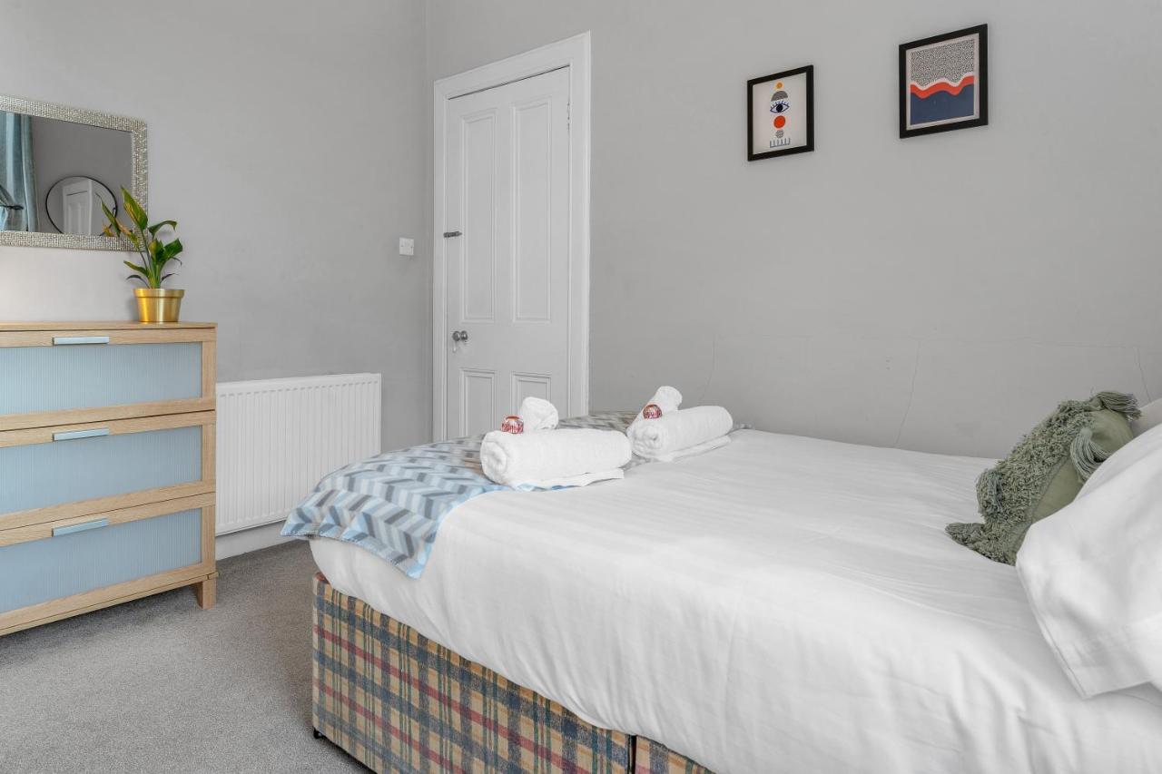 Cheerful Stays: 2 Bedroom Sleeps 6 Edinburgh