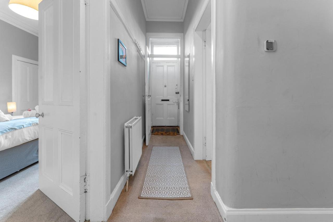 Cheerful Stays: 2 Bedroom Sleeps 6 * Edinburgh