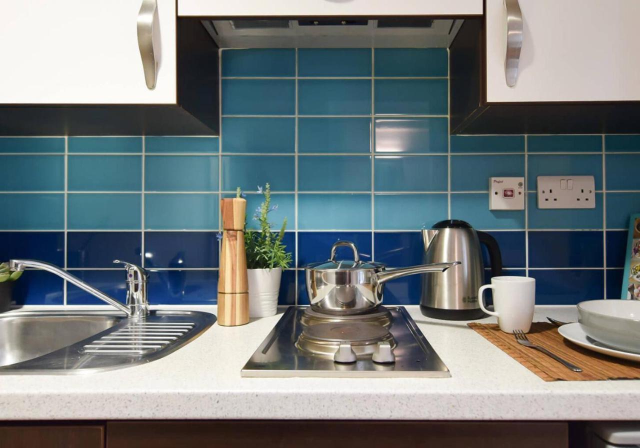 And Ensuite Bedrooms With Shared Kitchen At Fountainbridge In Apartment *