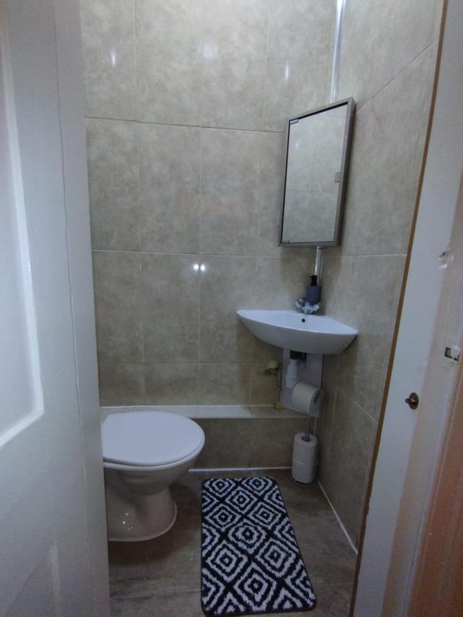 Park View Apartments: Central 2-bedroom With Free Parking *