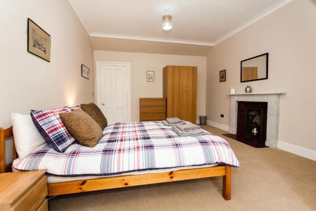 Apartment Entire, & Fully- Equipped Flat, West End *