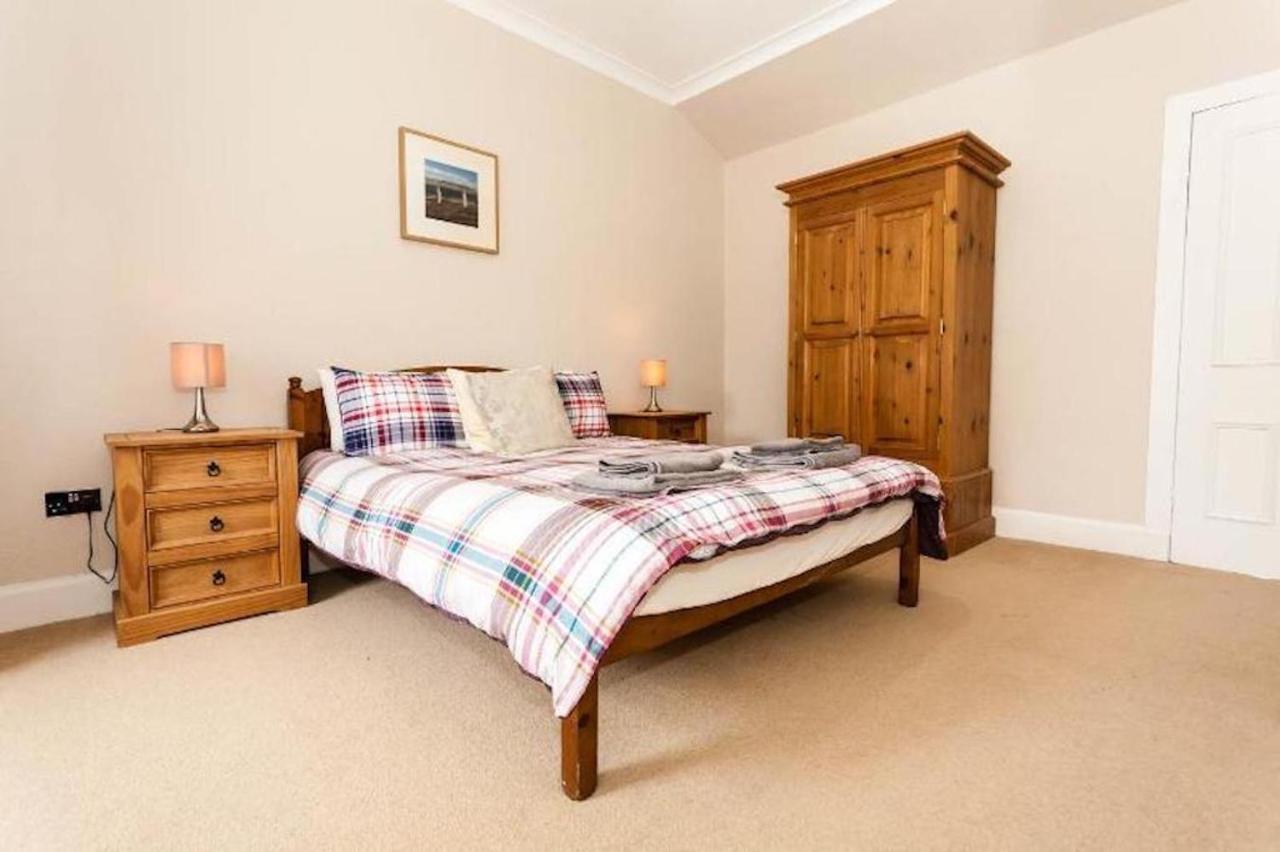 Apartment Entire, & Fully- Equipped Flat, West End *
