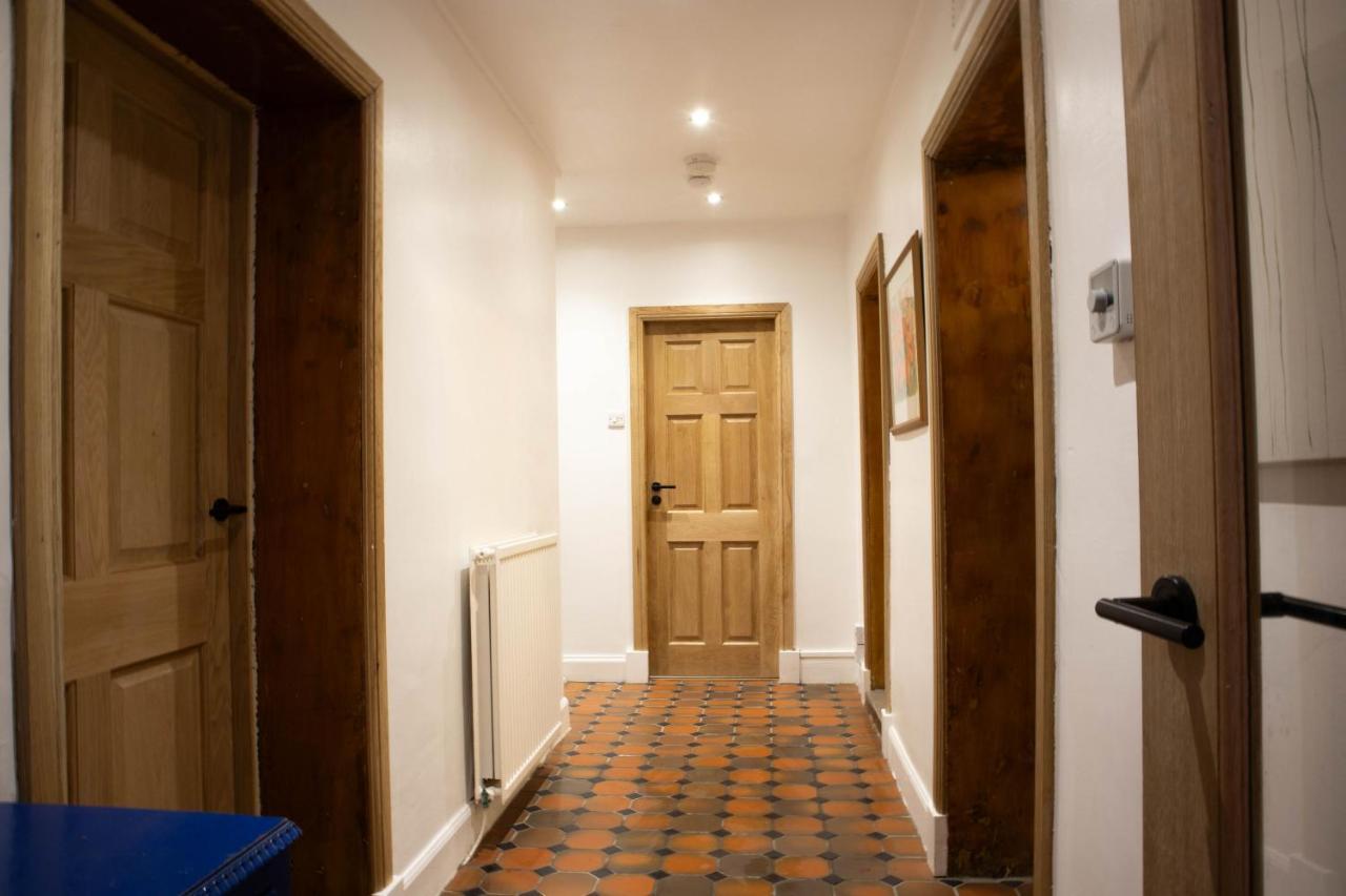 Apartment Elegant & Sunny 2bd Basement Stay, Edinburgh!