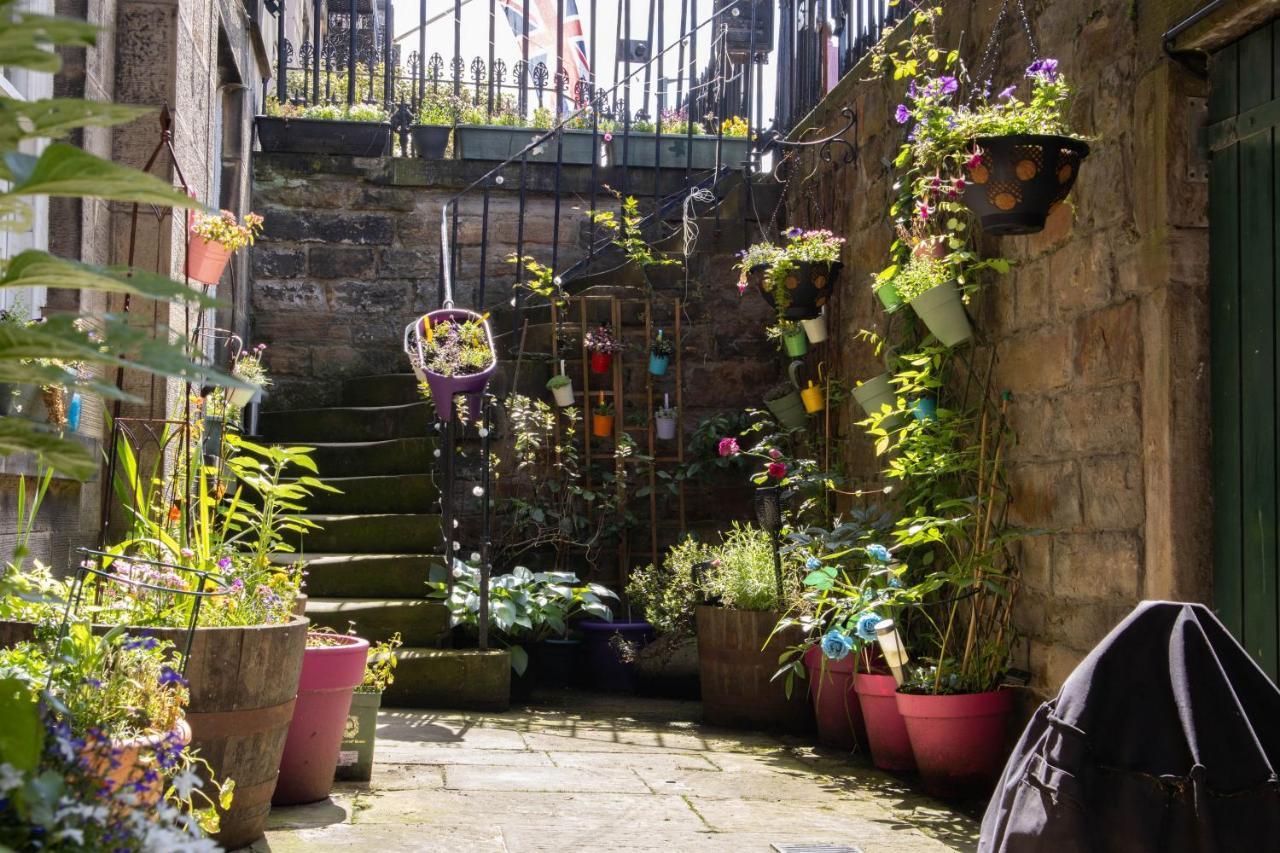 Apartment Elegant & Sunny 2bd Basement Stay, Edinburgh!