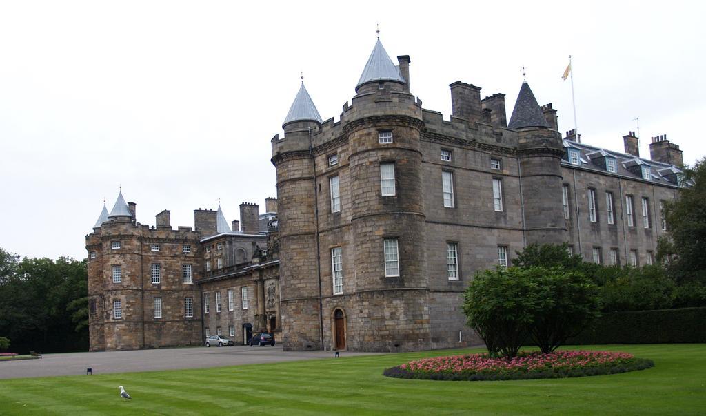 Niddry Street Apartment *