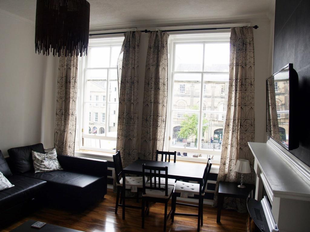 Niddry Street Apartment