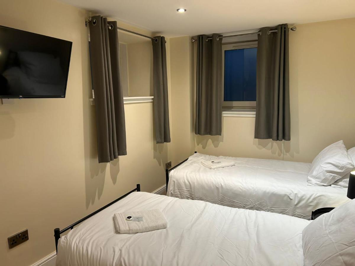 Twin With En-suite Edinburgh