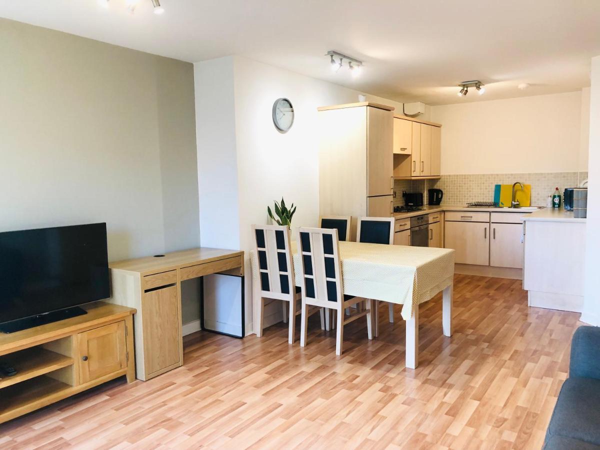 Modern Spacious Retreat With Free Parking And Private Balcony Apartment *