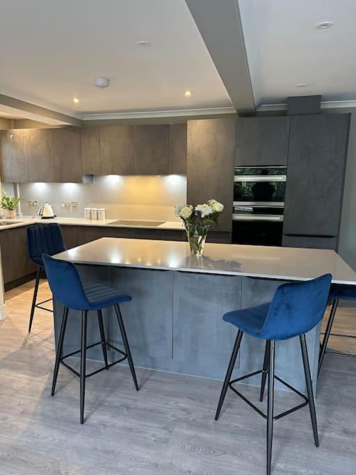 Cameron Coach House Modern In Murrayfield Edinburgh