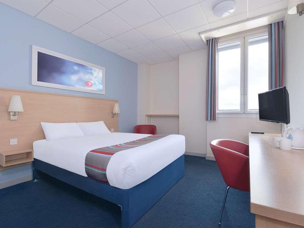 Travelodge Dreghorn 3*